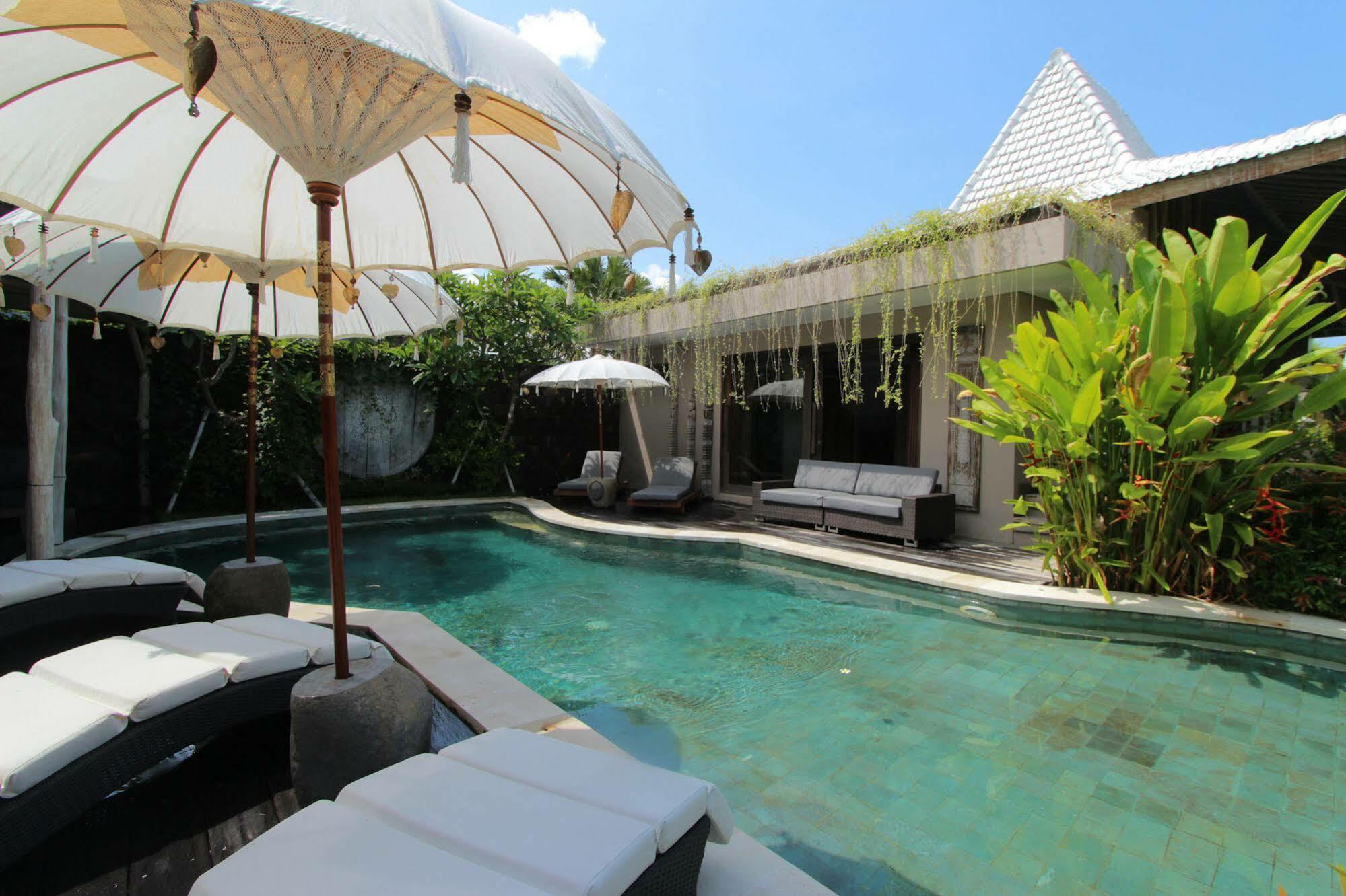 Gahana Bali Villa Семиняк Екстериор снимка